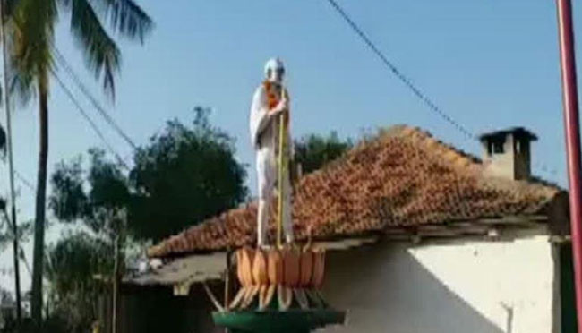 ఈ ఊరికి మహాత్మా గాంధీ దేవుడు .. ఎక్కడంటే