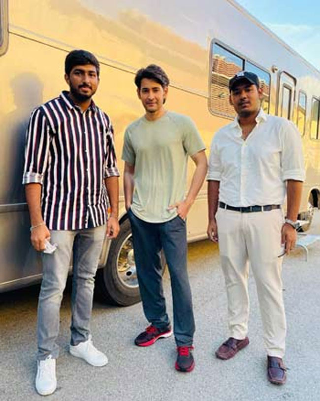 బార్సిలోనాలో ఎవ‌రీ యంగ్ బోయ్..!