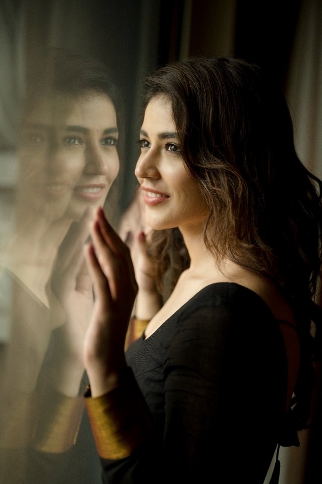 Pic Talk: Telugu girl sizzles in black