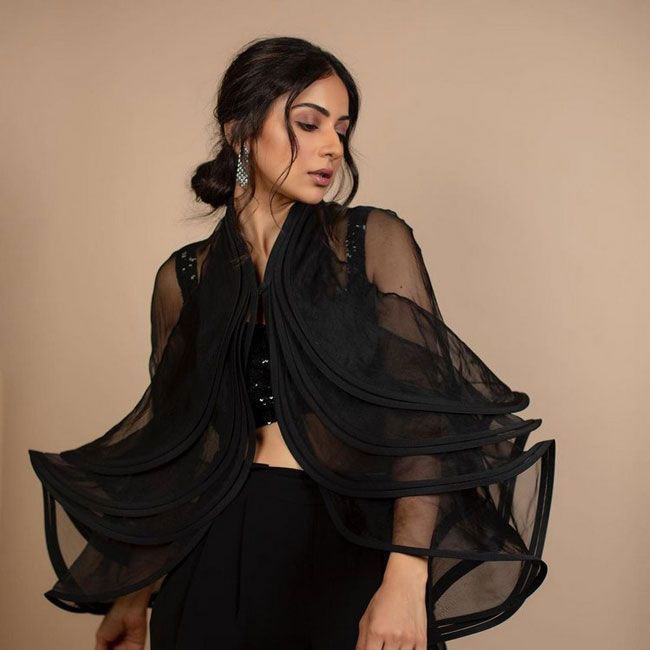 మీడియా ఇంటరాక్షన్ కు దూరంగానే రకుల్..!