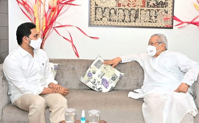 గవర్నర్‌తో జగన్ భేటీ.. భేటీలో కీలక అంశాలపై చర్చ!