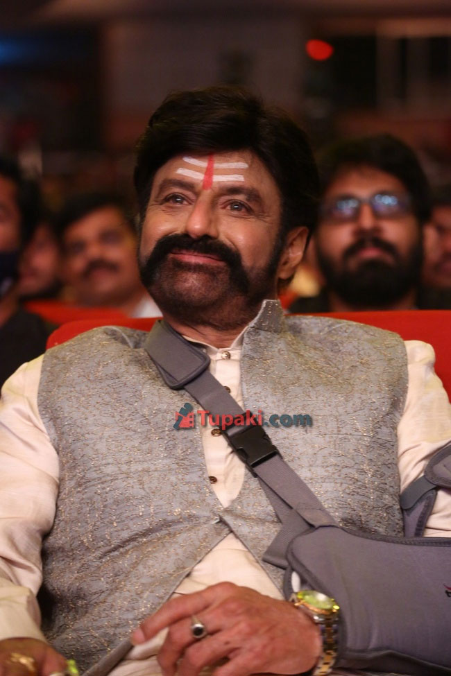 అఖండ మాసిజం అంతా అందులోనే... ?