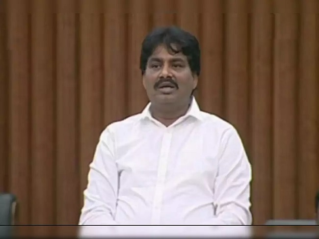 కోడ్ ఉన్నా.. లెక్క‌లేదు.. ఎమ్మెల్యే అభిమానం.. వైసీపీని రోడ్డున ప‌డేసిందే!