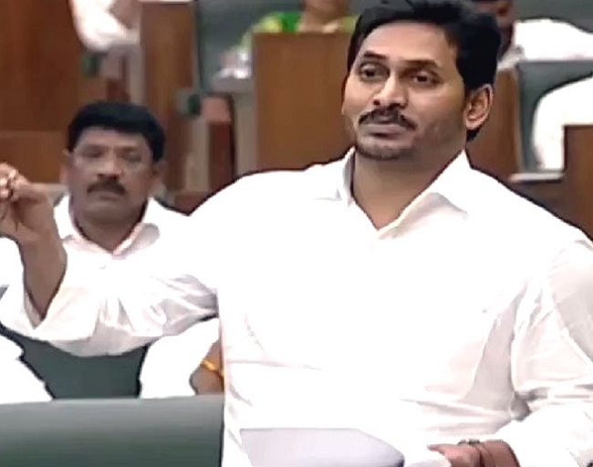 ఎట్టకేలకు వివేకా హత్యపై స్పందించిన సీఎం జగన్!