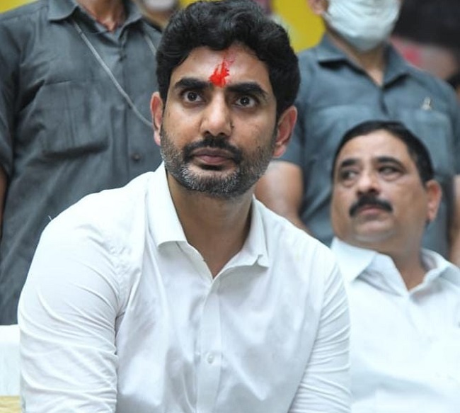 బ్యాటింగ్ ఎపుడు ట్విట్టర్  లోకేశా.. ?