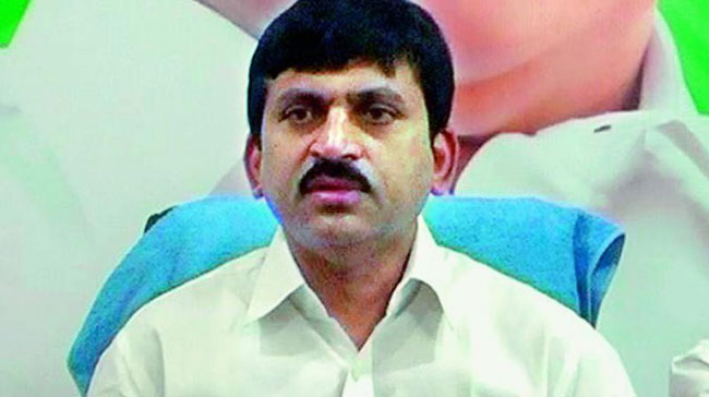 పొంగులేటి కంటే పాడి గొప్పనా?