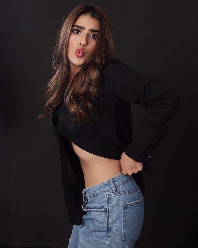 Kavya Thapar Recent Stills