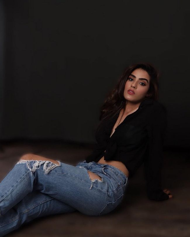 Kavya Thapar Recent Stills