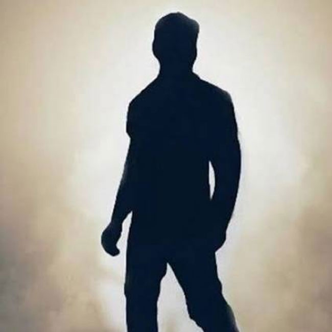 స్టార్ హీరో ఆ క్రేజీ ప్రాజెక్ట్ ని లైట్ తీసుకున్నాడా..?