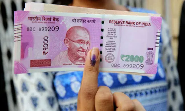 ఎన్నికల వేళ.. యూపీలో నోటు రాజకీయాల ఘాటు