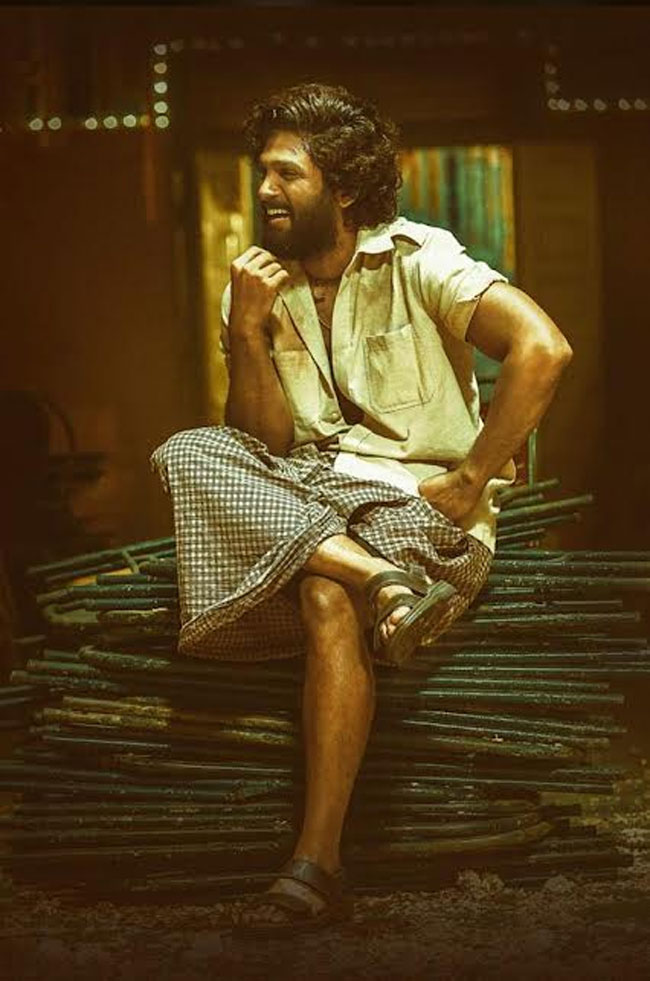 కొత్త స్టిల్: పుష్పరాజ్ న‌వ్వితే ముత్యాలు రాలును!