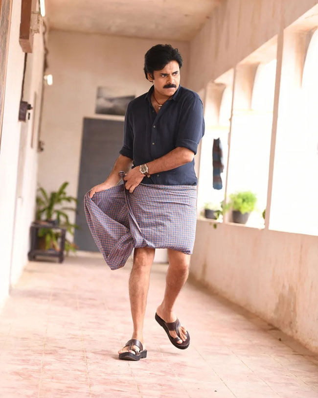 పిక్ టాక్ : భీమ్లా నాయక్ ఊరమాస్ లుక్‌