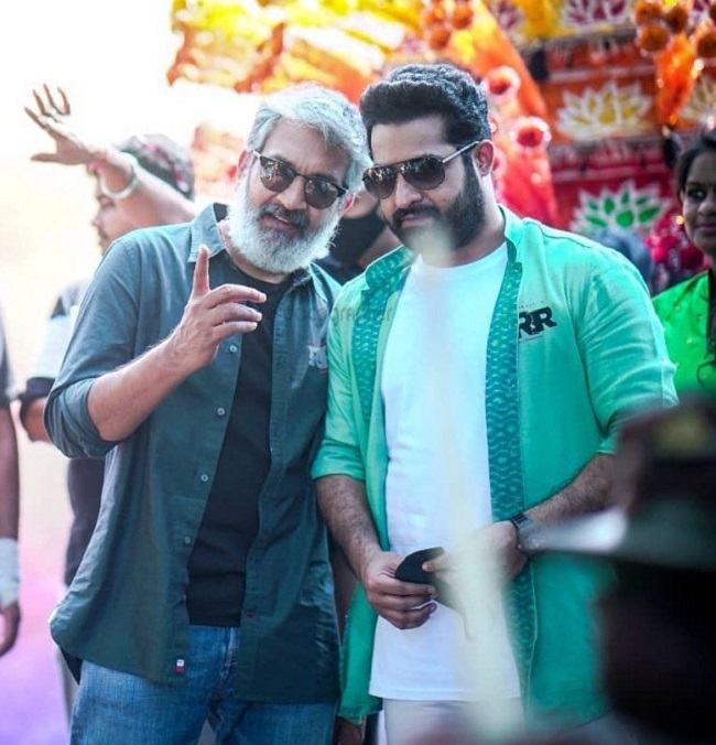 రామారావు చెవిలో ఏం ఊదుతున్నారు జ‌క్క‌న్నా?