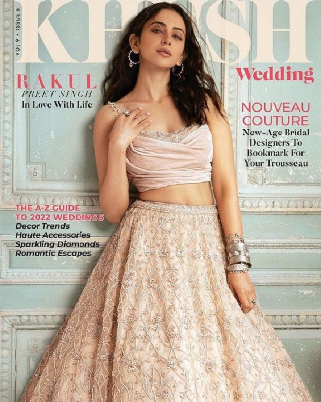 ఖుష్ కవర్ పై రకుల్ పరేషాన్ చేస్తోందిగా! ఖుష్ కవర్ పై రకుల్ పరేషాన్ చేస్తోందిగా!