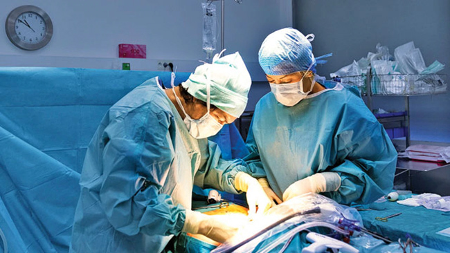 కిడ్నీలో 156 రాళ్లు.. హైదరాబాద్ లో అరుదైన సర్జరీ