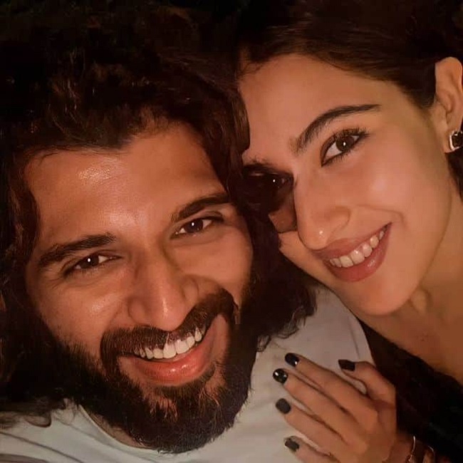 విజ‌య్ దేవ‌ర‌కొండ టూ హాట్ అంటోంది