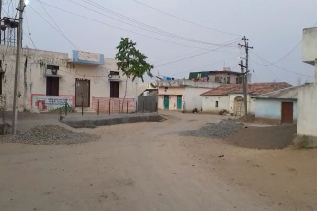 తెలంగాణలో ఆ ఊరు.. తమకు తాముగాలాక్ డౌన్ విధించుకుంది