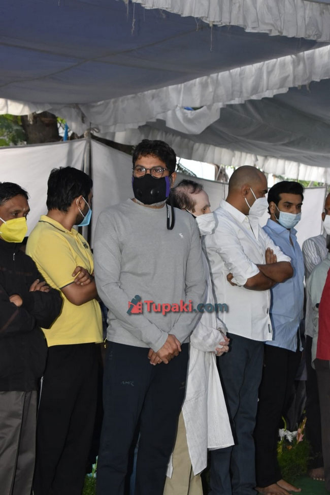 సిరివెన్నెల ఇంట్లోనే త్రివిక్రమ్ పెళ్లిచూపులు జరిగాయట!