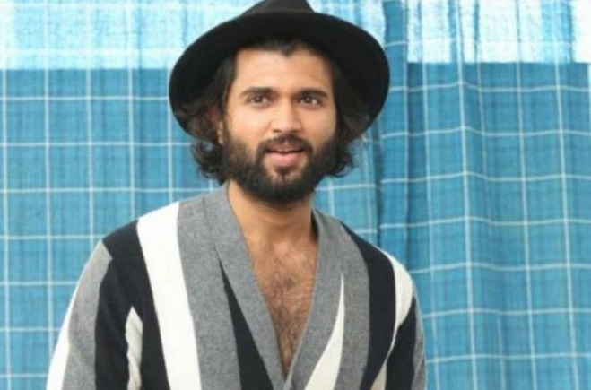 పండుగ స్పెషల్.. రౌడీస్టార్ పది లక్షలు సహాయం! పండుగ స్పెషల్.. రౌడీస్టార్ పది లక్షలు సహాయం!