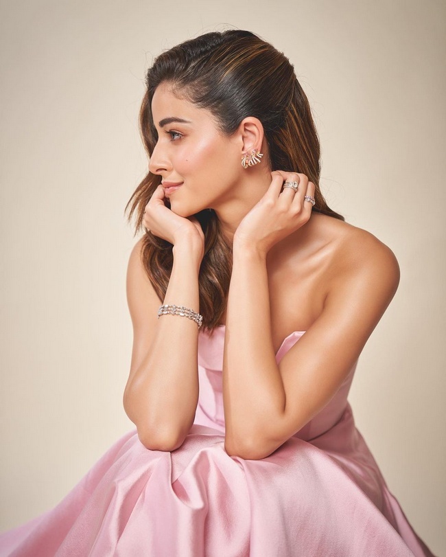 ananya panday pink dress So pretty and happy! Ananya Panday shines in her pink dress and cool jewellery. #AnanyaPanday #StyleQueen #FanLove