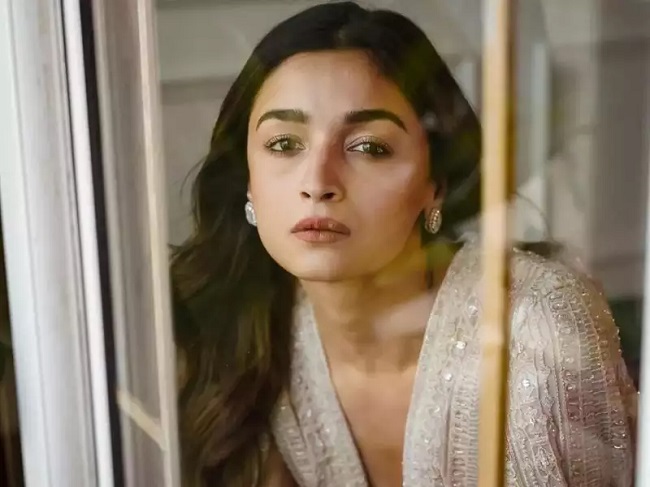 షాకింగ్: 14 కాల్షీట్ల‌కు 9కోట్లు అందుకున్న న‌టి!