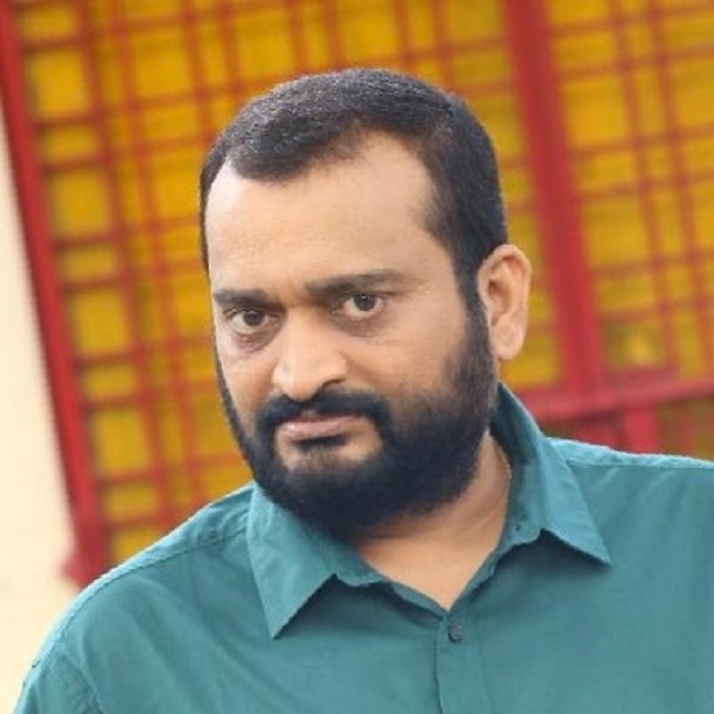 ఆ ఇద్దరికీ కలుపుతున్న పవన్ భక్తుడు...?