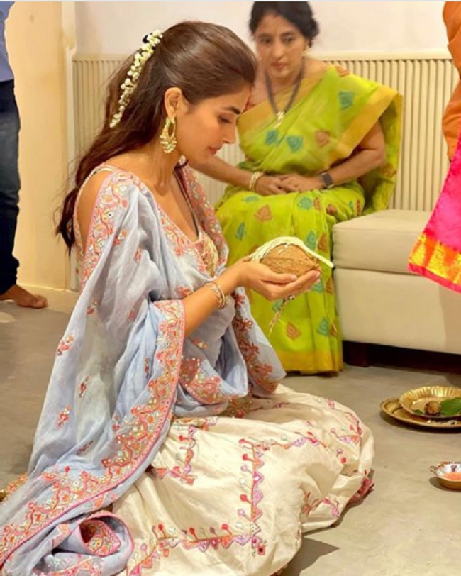 కొత్త ఇంట్లో అడుగుపెట్టిన బుట్టబొమ్మ..!