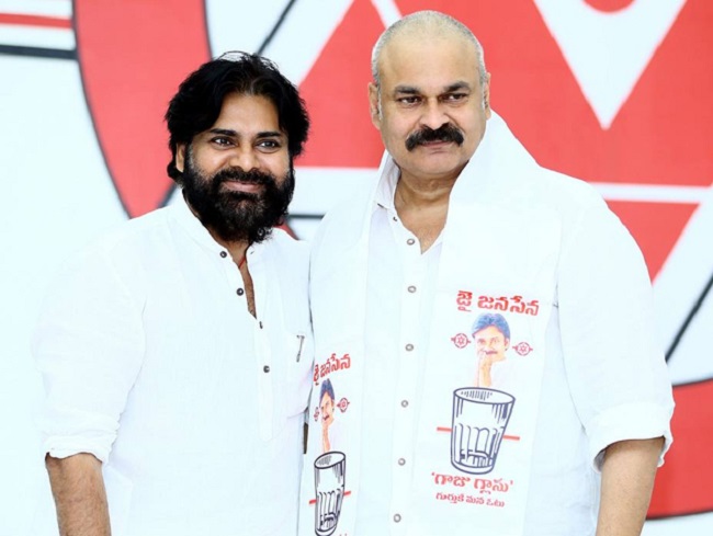 పవన్ కి నాగబాబు చేసే రాజకీయ సాయం... ?