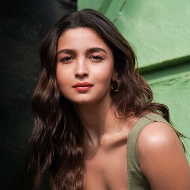 అలియాభ‌ట్ ని ఆడుకుంటున్న నెటిజ‌న్స్