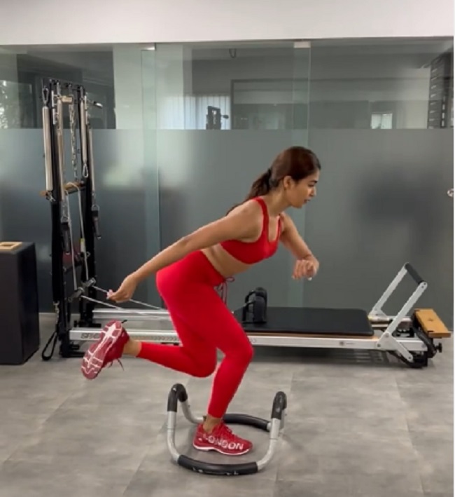 బుట్ట బొమ్మ స్లోమోష‌న్ ఎఫెక్టులు సంథింగ్ హాట్!