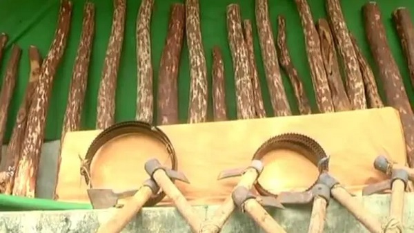 పుష్ప సినిమా స్టైల్ లో 55మంది ఎర్రచందనం స్మగ్లర్స్.. పోలీసులకు చిక్కారిలా..?