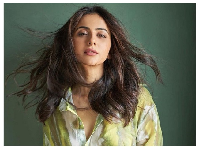 రకుల్ డేరింగ్ స్టెప్.. వాటికీ సై అంటూ ఓపెన్ కామెంట్స్! రకుల్ డేరింగ్ స్టెప్.. వాటికీ సై అంటూ ఓపెన్ కామెంట్స్!