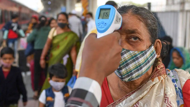 పెరుగుతున్న పాజిటివిటీ రేటు.. 5 శాతం దాటితే లాక్ డౌన్..!!