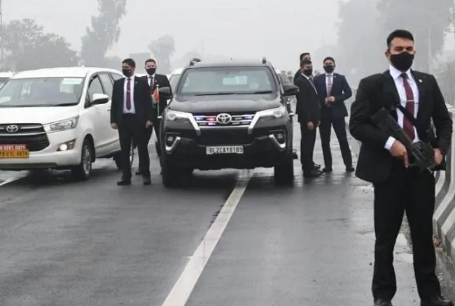 ఫ్లైఓవర్ మీద నిలిచిన ప్రధాని.. ఈ ప్రశ్నలకు సమాధానం ఎక్కడ?