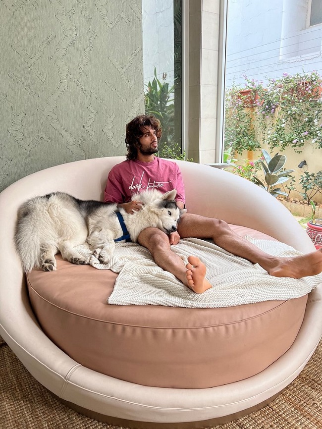 పిక్ టాక్ : ఏంటి లైగర్ ఈ అవతారం? పిక్ టాక్ : ఏంటి లైగర్ ఈ అవతారం?