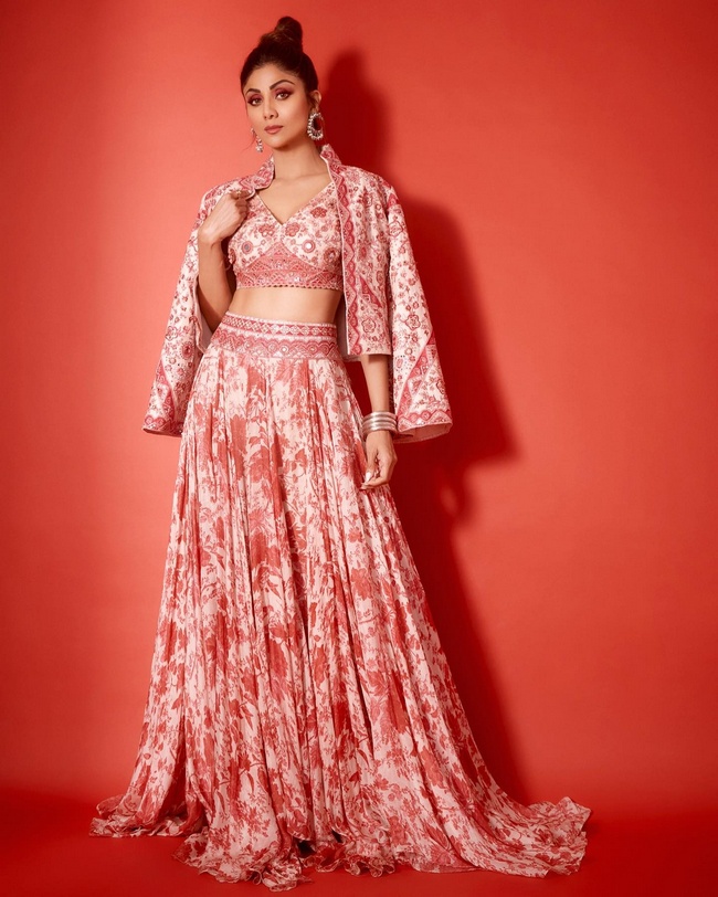 shilpa shetty pink dress Shilpa Shetty In A Bubblegum Pink Ruffled Dress Is A Sight For Sore Eyes, Take A Look At Her Sexy Pictures