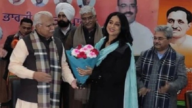 Ahead of General Elections,Actress dons BJP Shawl!