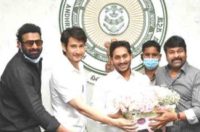 తాడేపల్లి వెళ్లిన టాలీవుడ్ ప్రముఖుల్ని జగన్ అలా ట్రీట్ చేశారా?