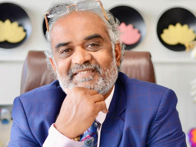 50 కోట్ల హెలికాప్టర్ ఆస్ప‌త్రికి దానం చేసిన గుజరాతీ వ‌జ్రాల వ్యాపారి