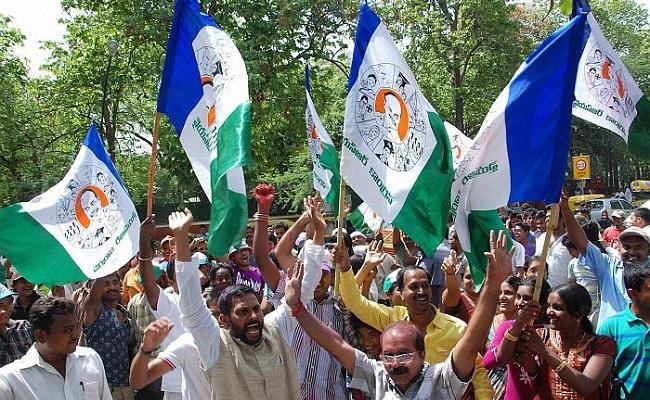 వైసీపీ నేతలు వేధిస్తున్నారు.. రెండ్రోజుల్లో చచ్చిపోతా..అదే పార్టీ కార్పొరేటర్ భర్త ఆవేదన