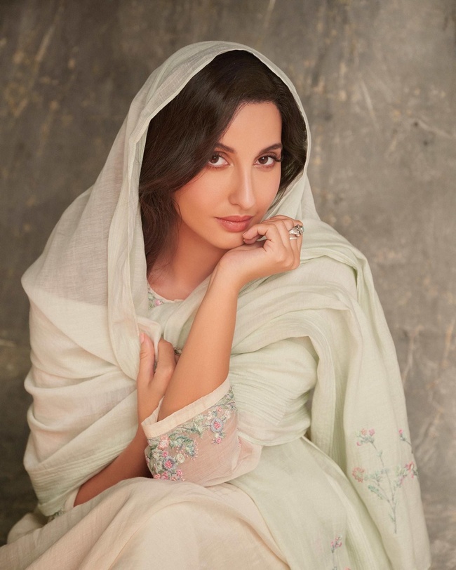 [Image: Nora%20Fatehi%20Trendy%20Photoshoot_8.jpg]