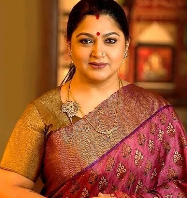 తరగని గ్లామర్ .. తగ్గని ఛాన్సులు .. ఖుష్బూ సొంతం!