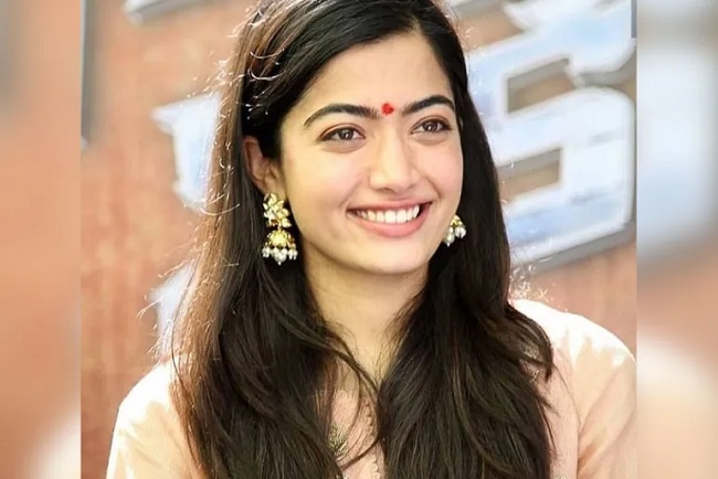 శ్రీవల్లి హంగామా... ప్రతి చోట సూపర్‌ స్టార్స్ తోనే..!