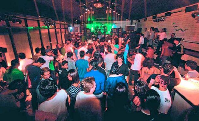 Hyd: Pub at Costly Hotel in Posh Area Raided by Task Force!