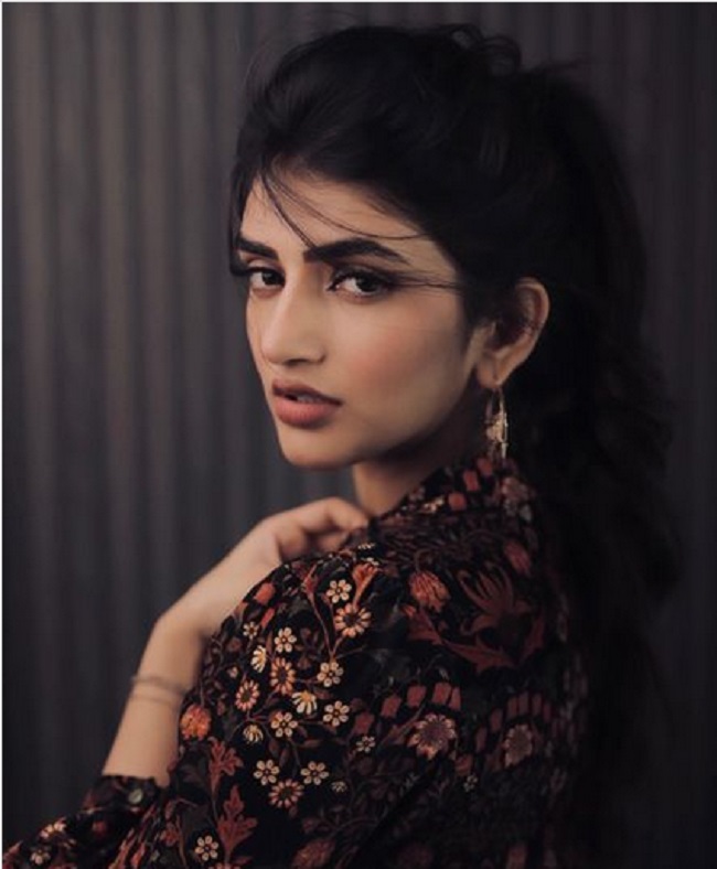 కళ్ల‌తోనే కోటి భావాలు ప‌లికిస్తున్న జాన‌