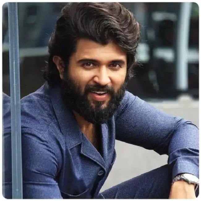 క్రేజీ ప్రాజెక్ట్ పై డైలమాలో VD..? క్రేజీ ప్రాజెక్ట్ పై డైలమాలో VD..?