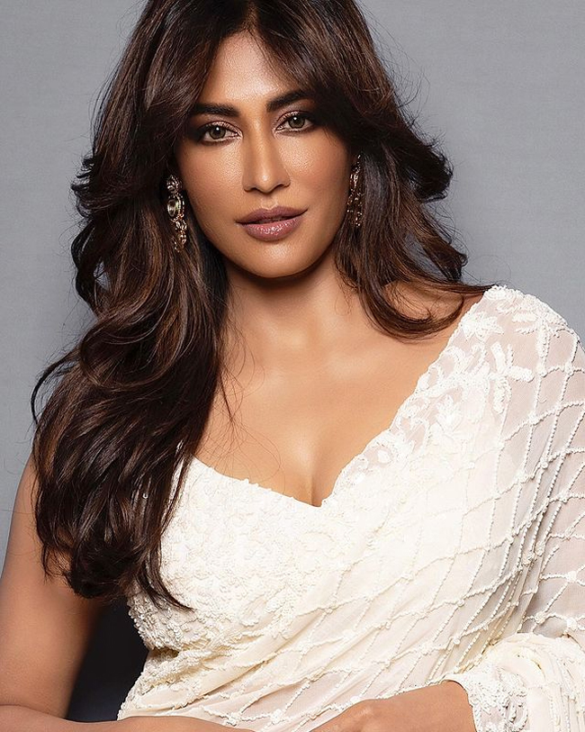 Sizzling Chitrangda Singh