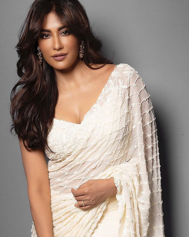 Sizzling Chitrangda Singh