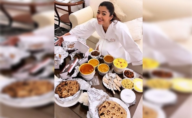 క‌బాబ్ లు చాల‌వు.. చికెన్ మోమో రుచి చూస్తుంద‌ట‌!