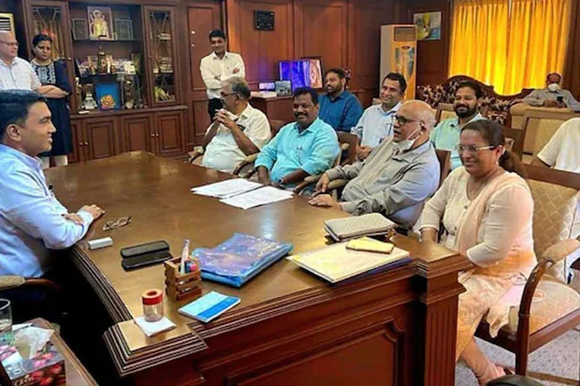 కాంగ్రెస్‌కు భారీ షాక్‌.. గోవా పార్టీ ఖాళీ!